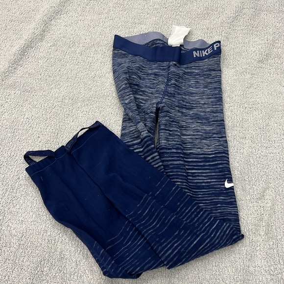 Nike pro- fleece tights, pre loved but lightly worn- great condition size: med - Picture 2 of 5